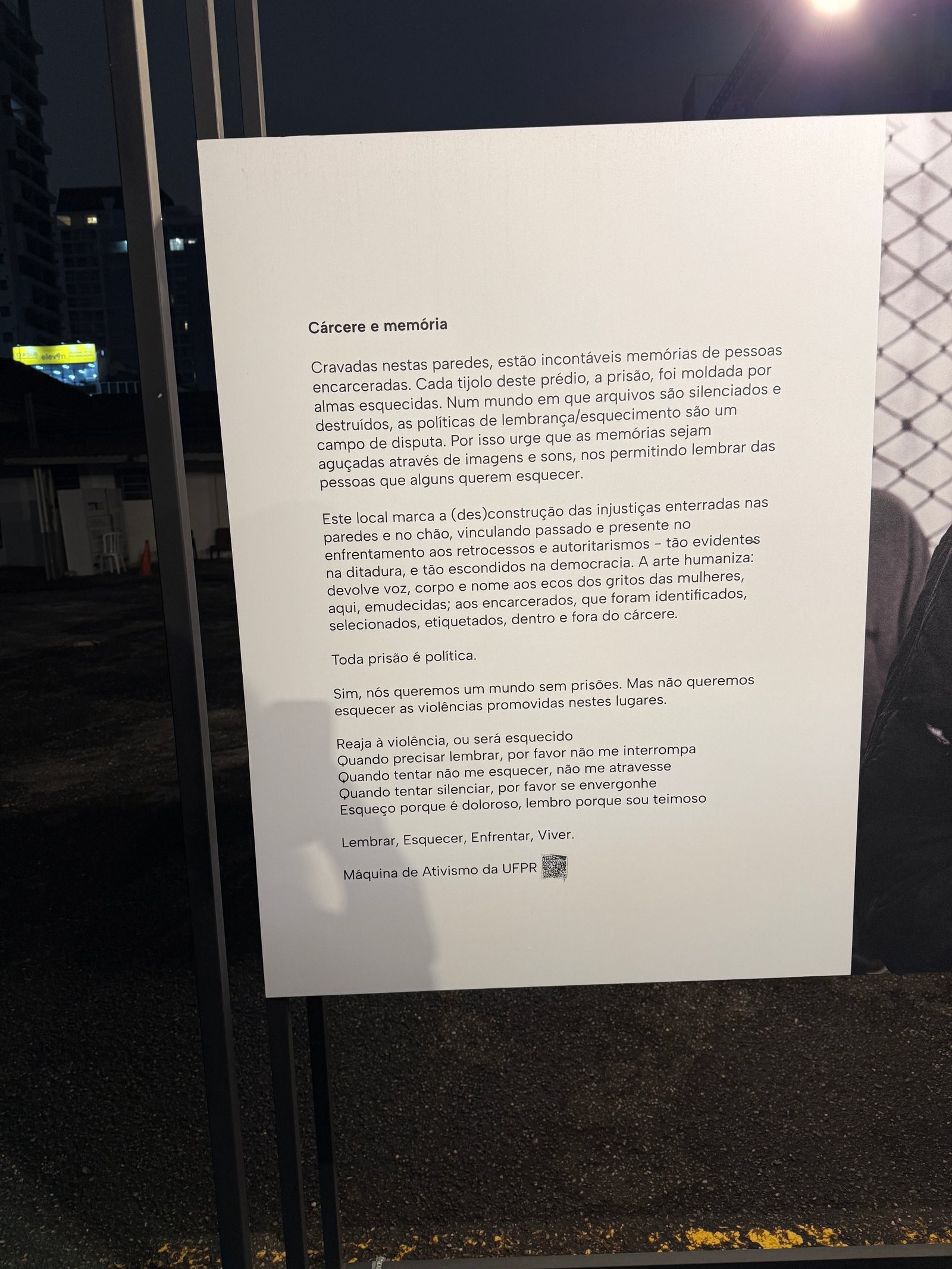 Exposição Desse Lado do Muro